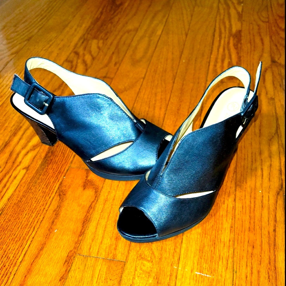 Bella Vita Leona | Open-Toe Slingback Sandal - Picture 8 of 10